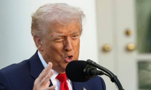 原创 
            特朗普开绿灯，允许出口H200芯片，中方买不买？外交部斩钉截铁