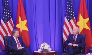 特殊情况！越南军舰穿越台湾海峡，对华示威，对美示好？